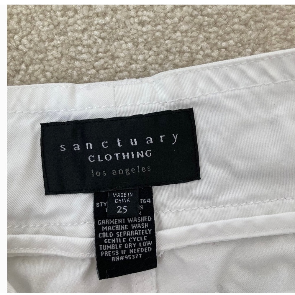Sanctuary women’s size 25 white cargo shorts